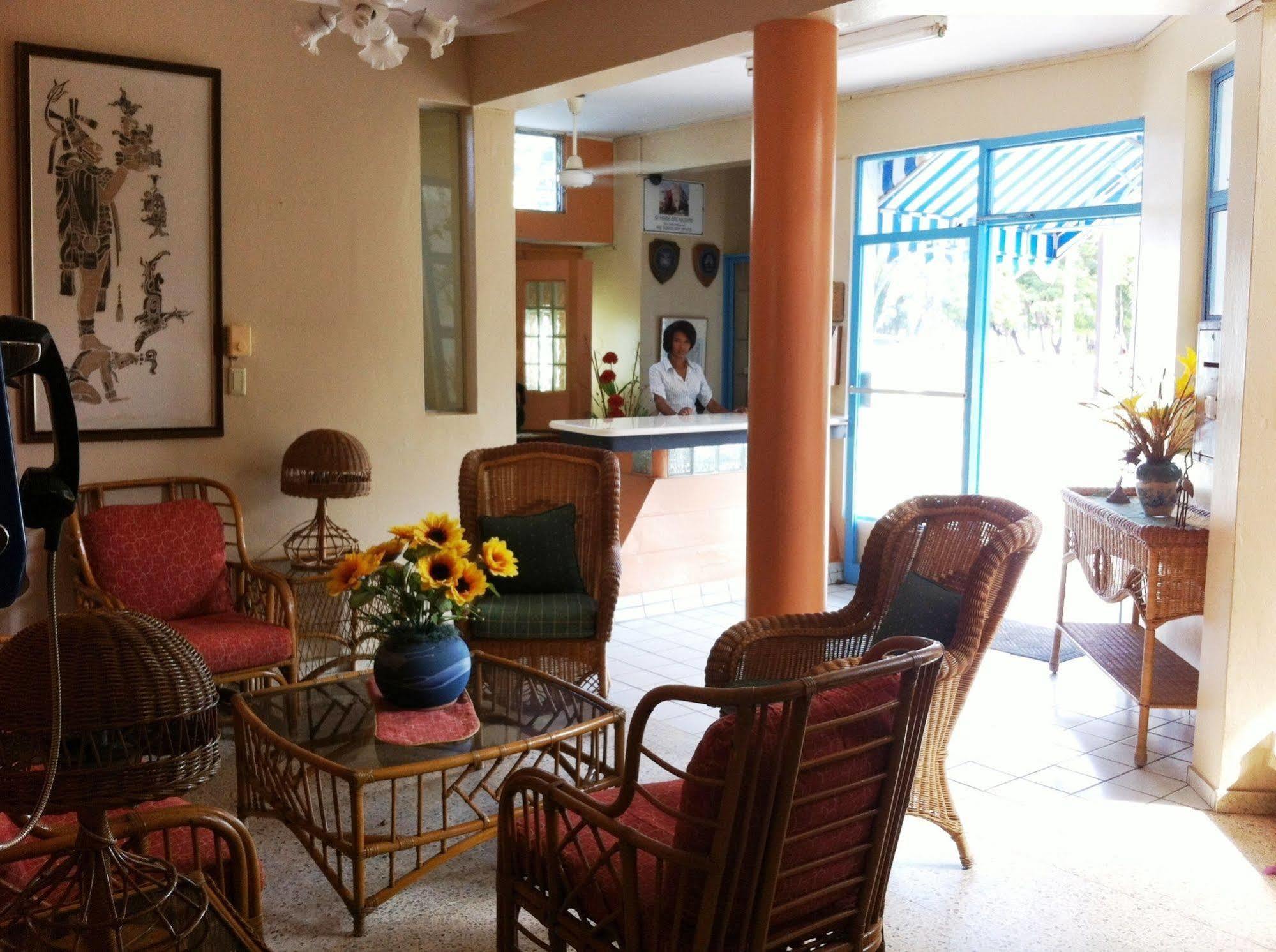 Barahona Hotel Caribe מראה חיצוני תמונה