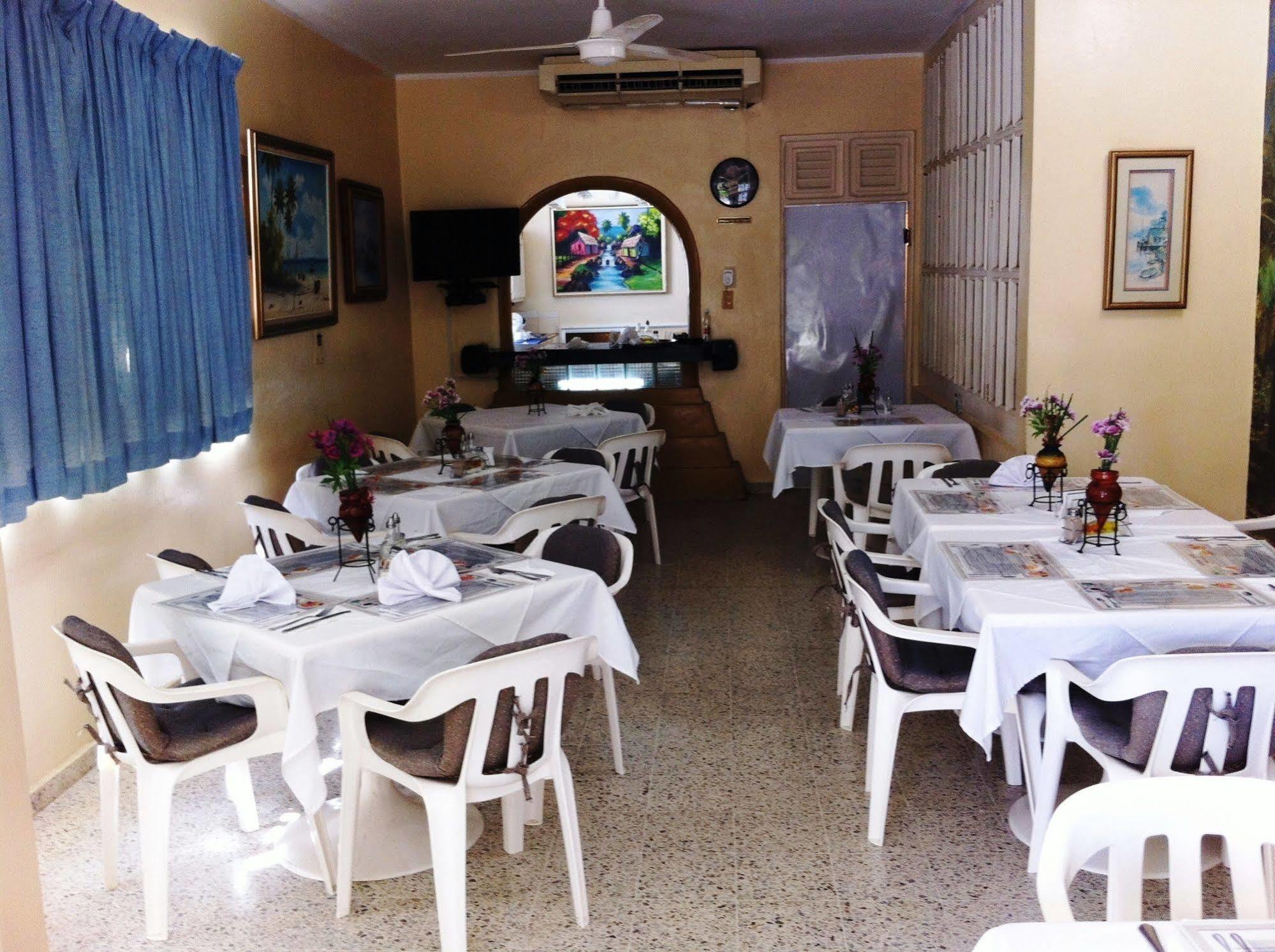 Barahona Hotel Caribe מראה חיצוני תמונה