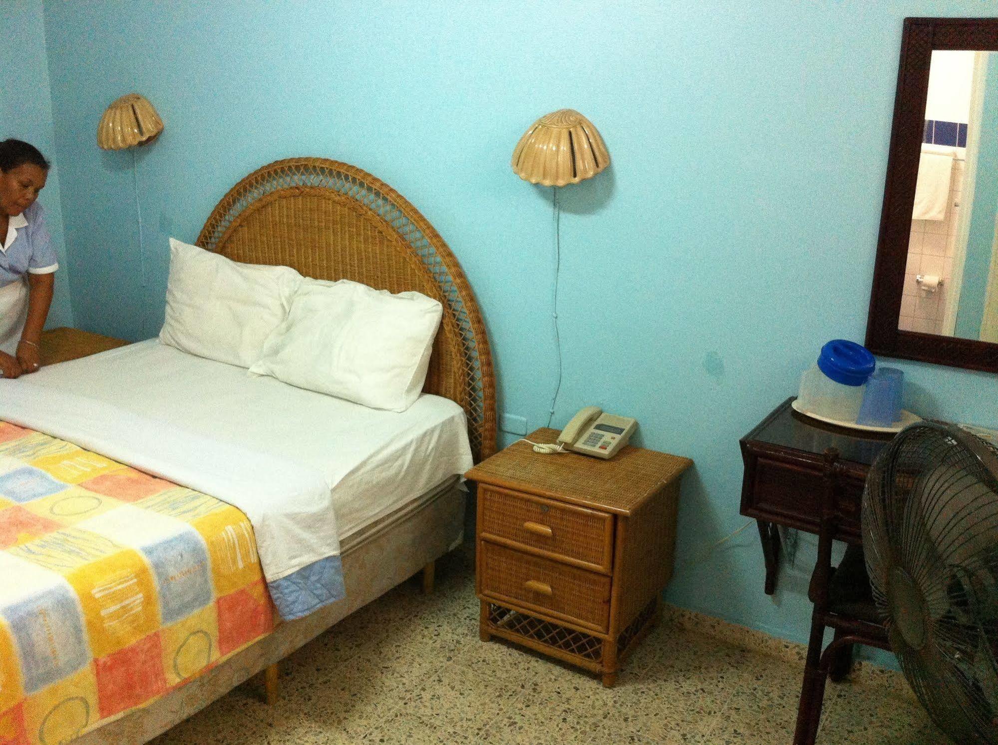 Barahona Hotel Caribe מראה חיצוני תמונה