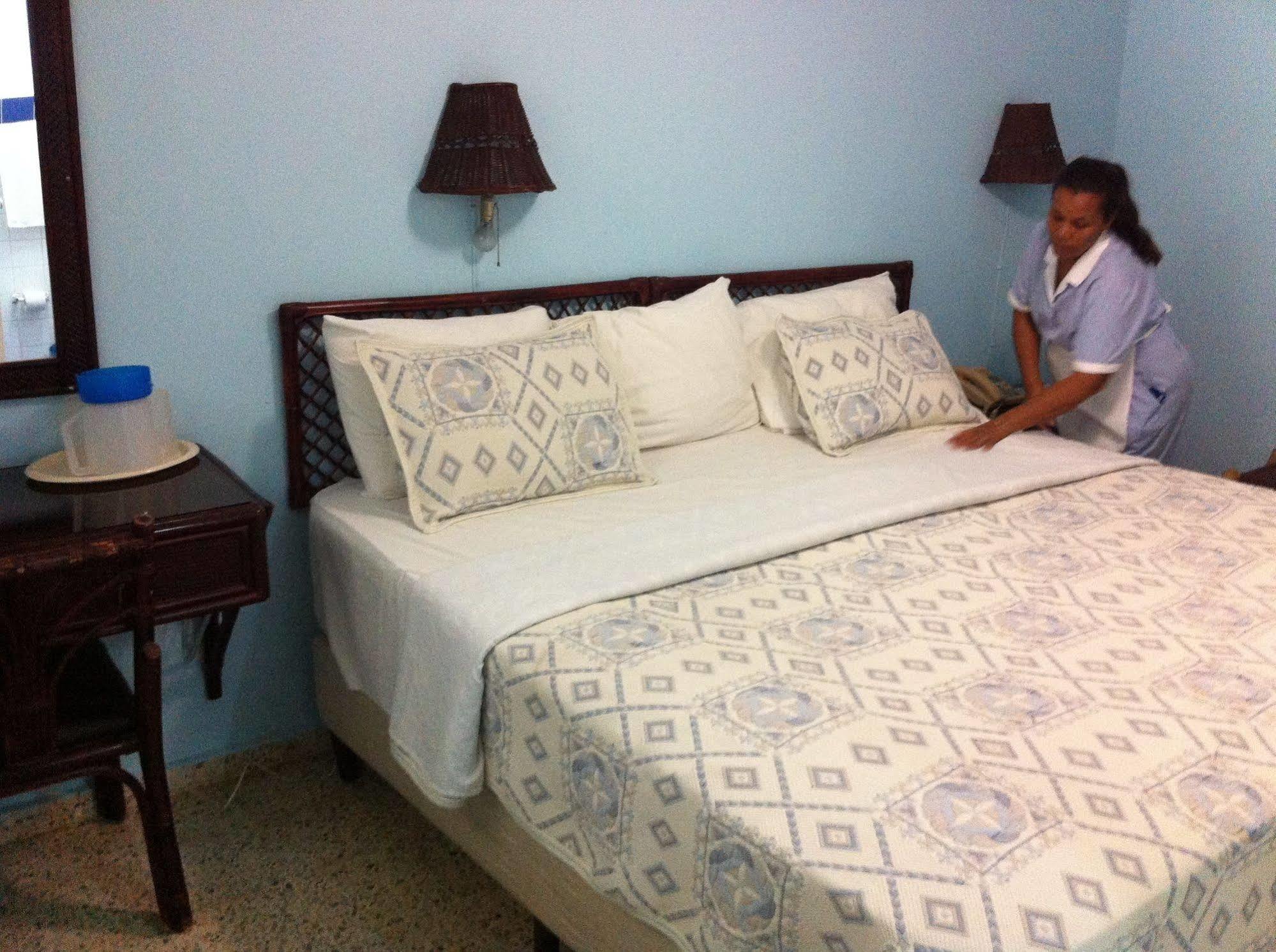 Barahona Hotel Caribe מראה חיצוני תמונה