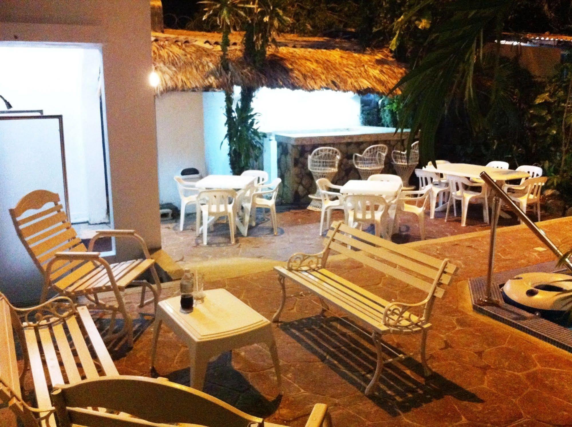 Barahona Hotel Caribe מראה חיצוני תמונה